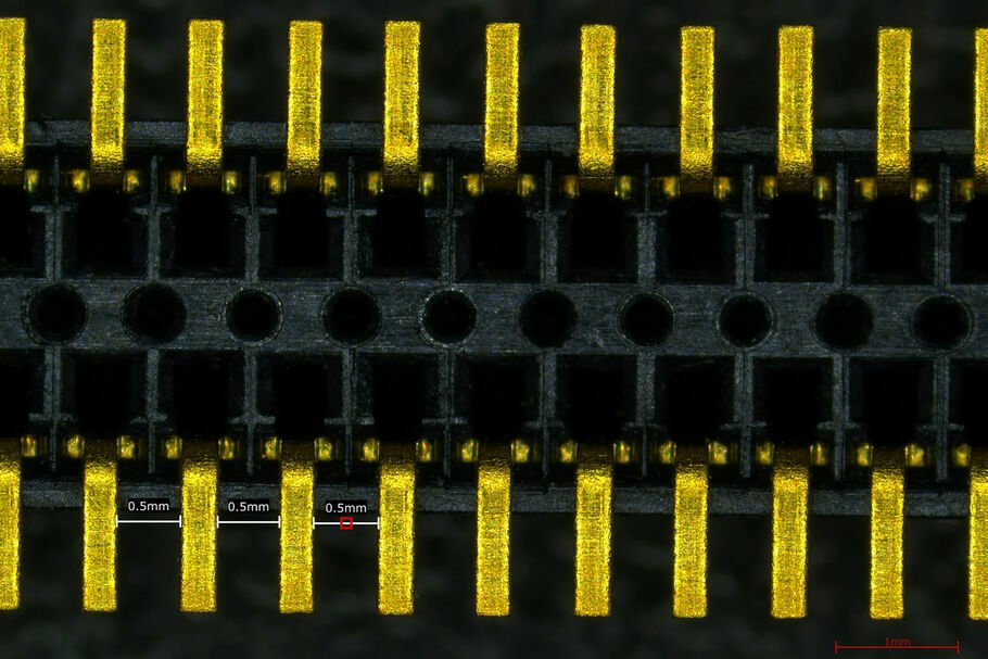 Crisp photograph of electronic component taken with Emspira 3 distributed by IDM Instrument